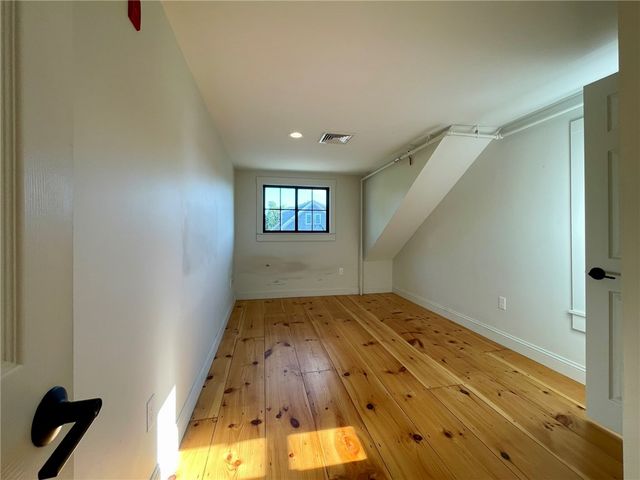 5 John Street 2, Bristol, RI 02809