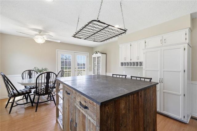 1206 Campbell Street, Liberty, MO 64068