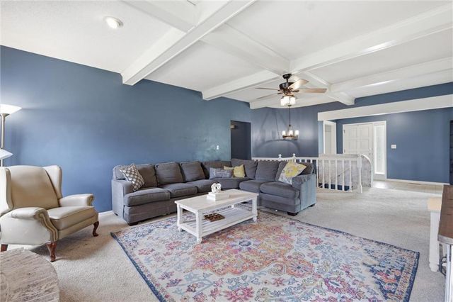 1206 Campbell Street, Liberty, MO 64068