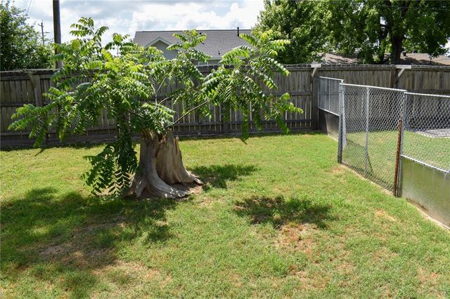 828 S Mount Olive Street, Siloam Springs, AR 72761