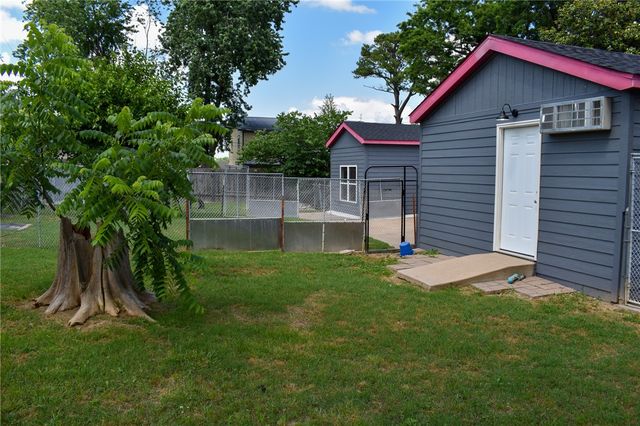 828 S Mount Olive Street, Siloam Springs, AR 72761