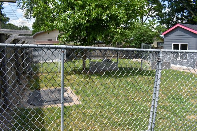 828 S Mount Olive Street, Siloam Springs, AR 72761