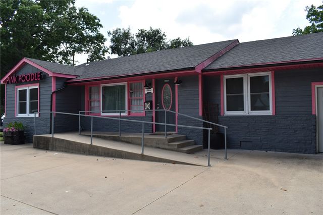 828 S Mount Olive Street, Siloam Springs, AR 72761