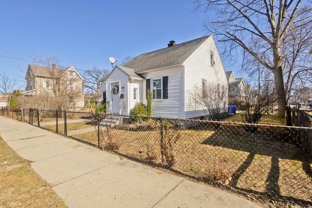 127 Governor St, Springfield, MA 01104