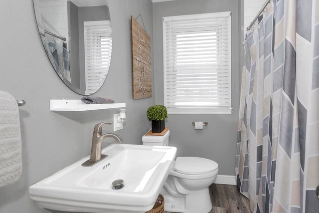 127 Governor St, Springfield, MA 01104