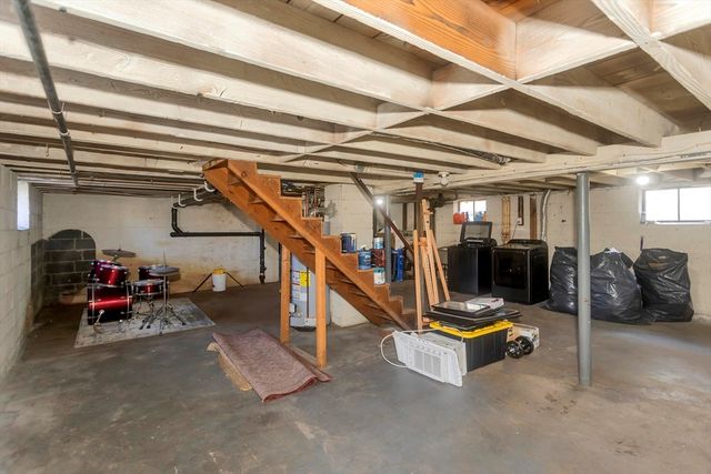 127 Governor St, Springfield, MA 01104