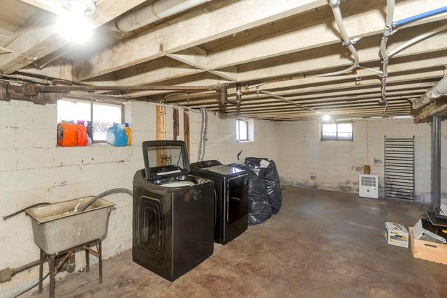 127 Governor St, Springfield, MA 01104