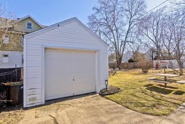 127 Governor St, Springfield, MA 01104