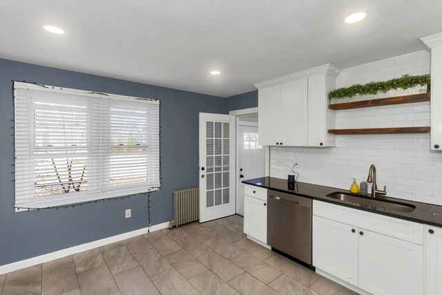 127 Governor St, Springfield, MA 01104