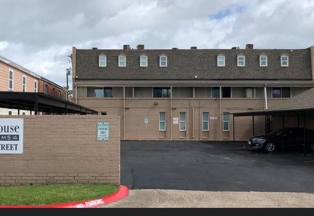 215 Postoffice 701, Galveston, TX 77550