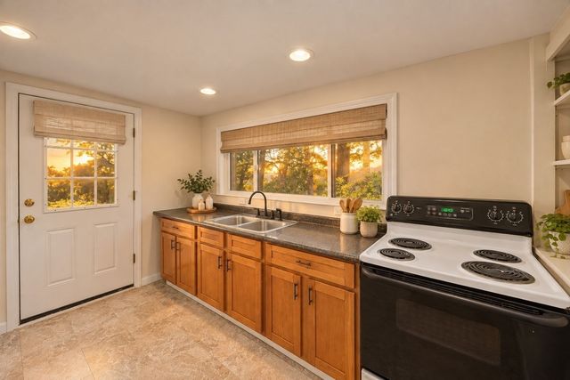 21 Faulkner Rd, Grafton, MA 01536