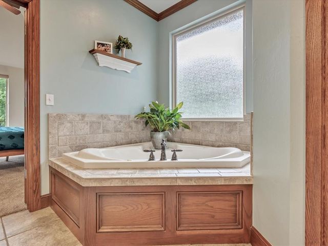 2912 NE 133rd Street, Edmond, OK 73013