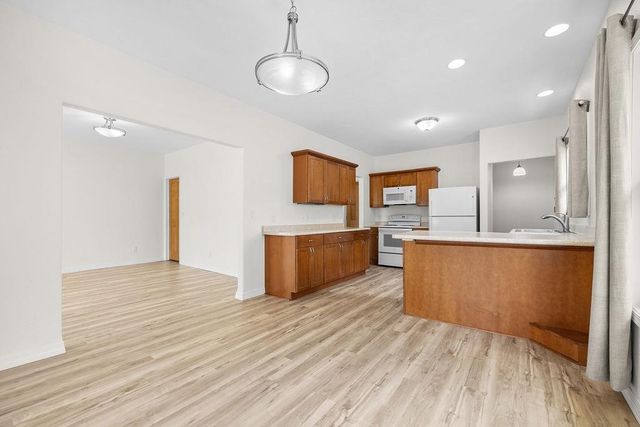 305 NW 5th Ave, Minot, ND 58703