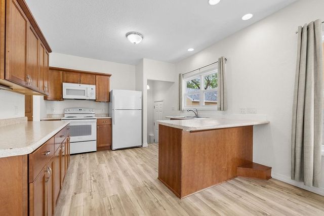 305 NW 5th Ave, Minot, ND 58703