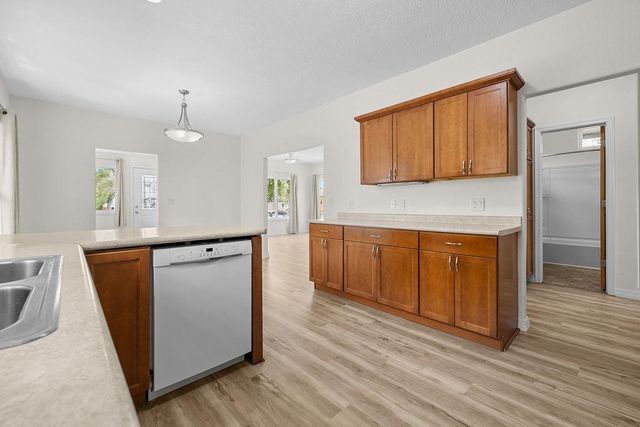 305 NW 5th Ave, Minot, ND 58703