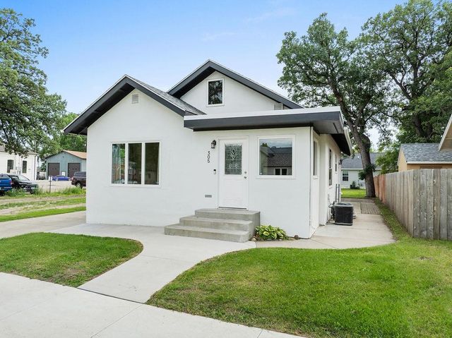 305 NW 5th Ave, Minot, ND 58703