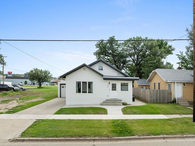 305 NW 5th Ave, Minot, ND 58703