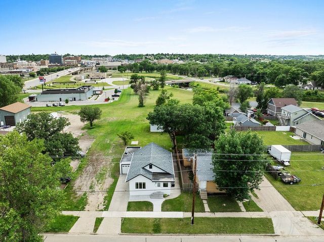 305 NW 5th Ave, Minot, ND 58703