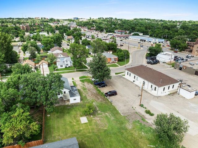 305 NW 5th Ave, Minot, ND 58703