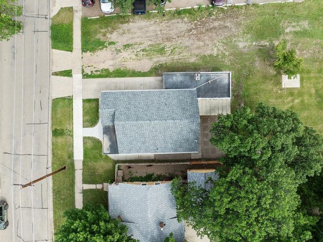 305 NW 5th Ave, Minot, ND 58703