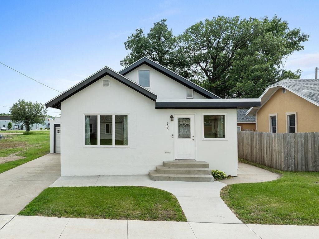 305 NW 5th Ave, Minot, ND 58703