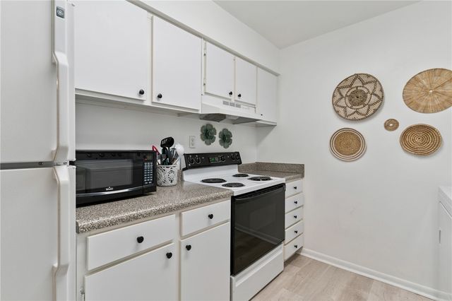 850 Mallery Street 4W, St Simons Island, GA 31522