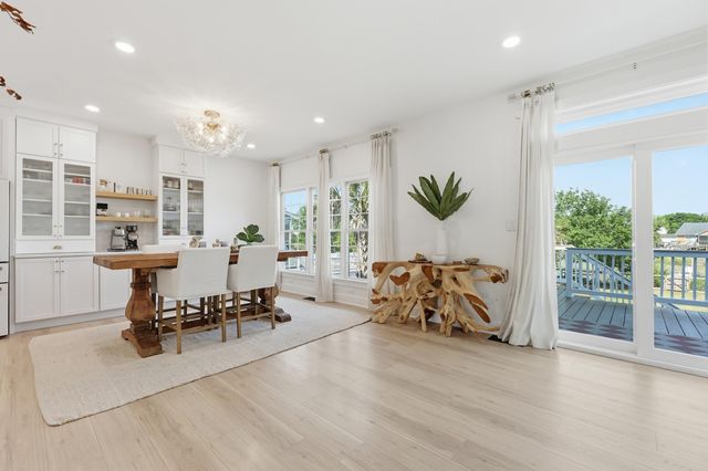 1682 Old Military Road, Charleston, SC 29412