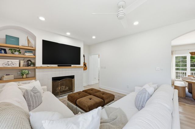 1682 Old Military Road, Charleston, SC 29412