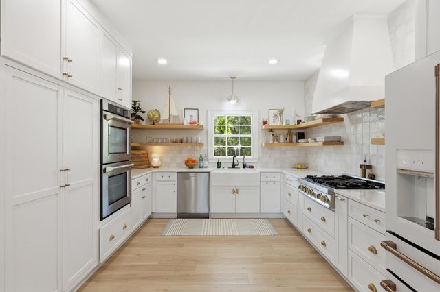 1682 Old Military Road, Charleston, SC 29412