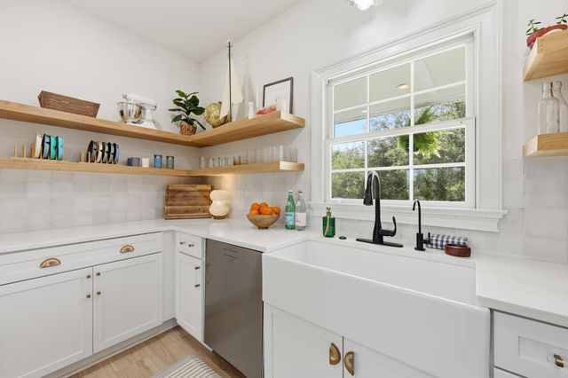 1682 Old Military Road, Charleston, SC 29412