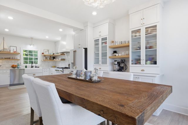 1682 Old Military Road, Charleston, SC 29412