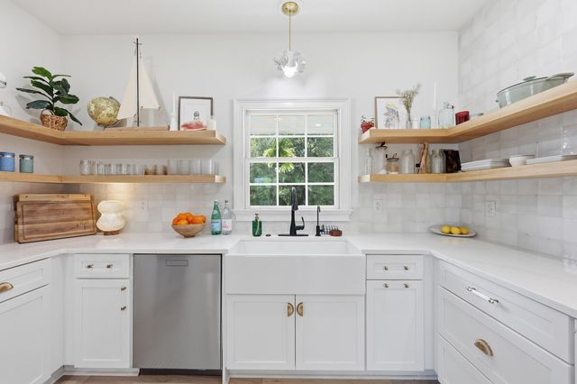 1682 Old Military Road, Charleston, SC 29412