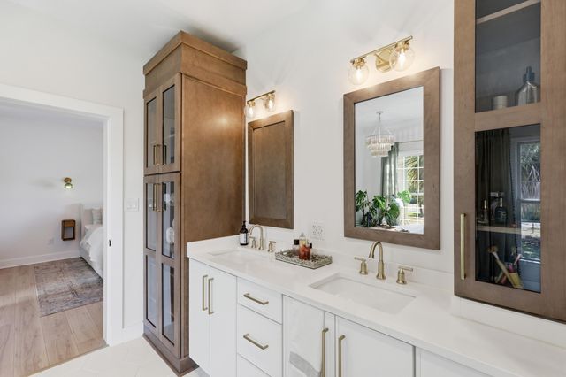 1682 Old Military Road, Charleston, SC 29412