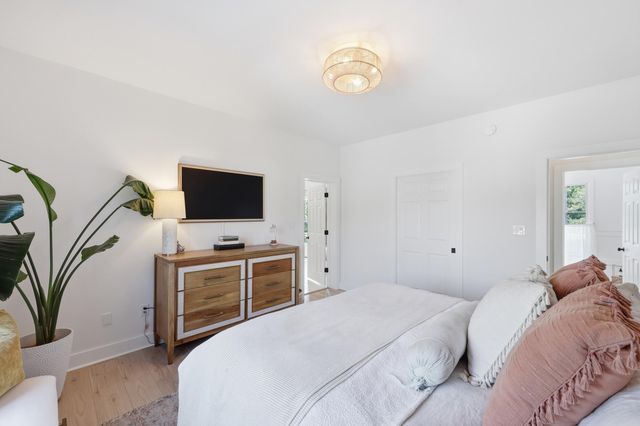 1682 Old Military Road, Charleston, SC 29412
