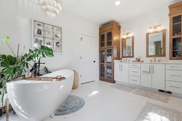 1682 Old Military Road, Charleston, SC 29412