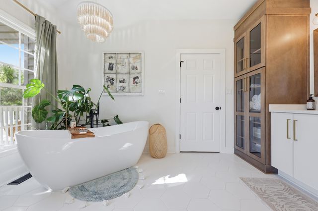 1682 Old Military Road, Charleston, SC 29412