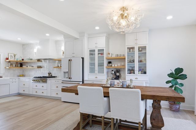 1682 Old Military Road, Charleston, SC 29412