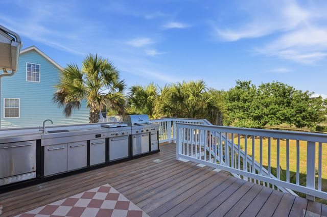 1682 Old Military Road, Charleston, SC 29412