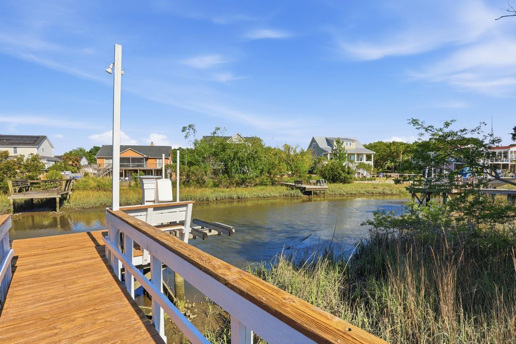 1682 Old Military Road, Charleston, SC 29412