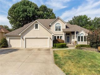 2413 SW Emerald Creek Place, Blue Springs, MO 64015