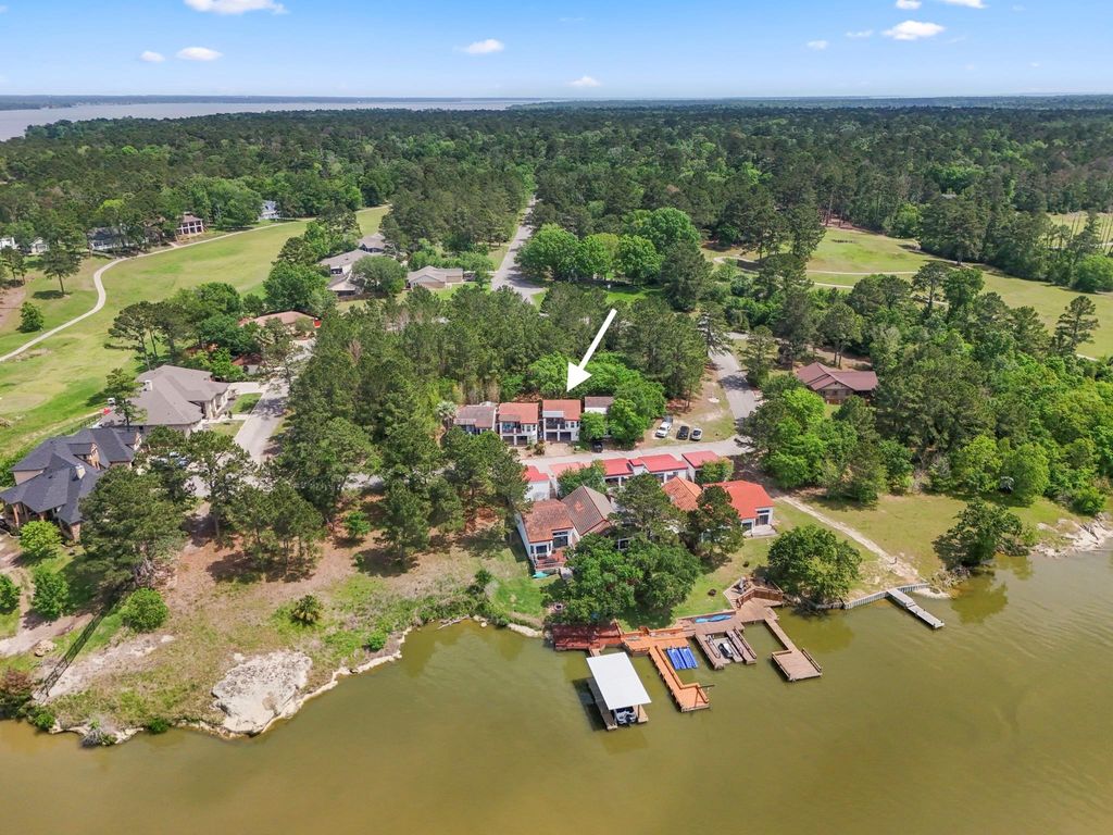 22547 Bayview Circle, Huntsville, TX 77320