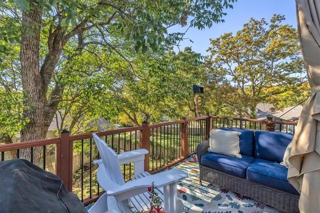 6732 Clairborne Road, Shawnee, KS 66217