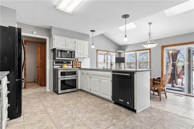 6732 Clairborne Road, Shawnee, KS 66217