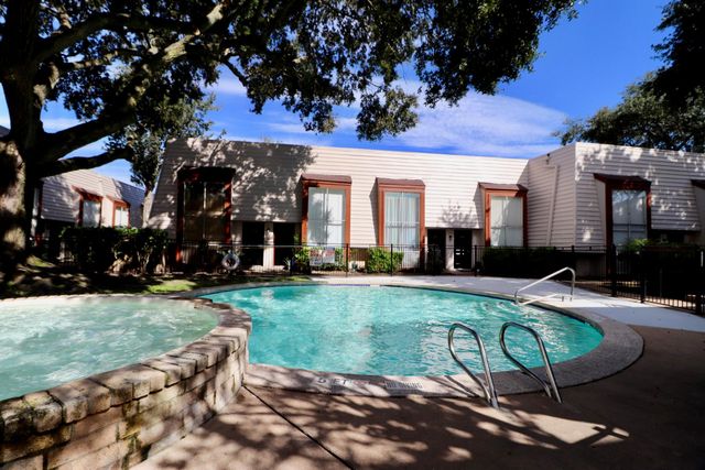 5929 Queensloch Drive 116, Houston, TX 77096