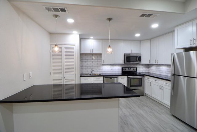 5929 Queensloch Drive 116, Houston, TX 77096