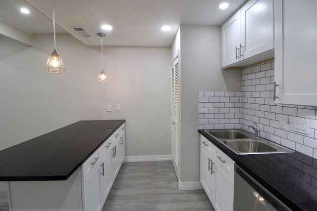 5929 Queensloch Drive 116, Houston, TX 77096