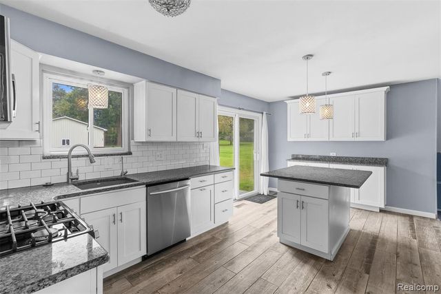 819 Alpine Trail, Fenton, MI 48430