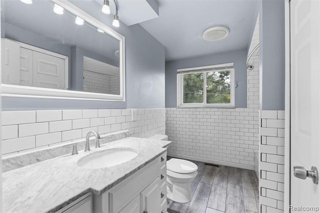 819 Alpine Trail, Fenton, MI 48430