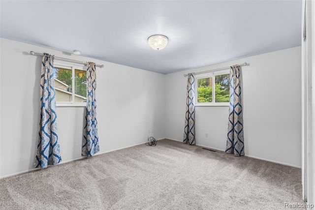 819 Alpine Trail, Fenton, MI 48430