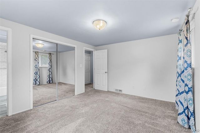 819 Alpine Trail, Fenton, MI 48430